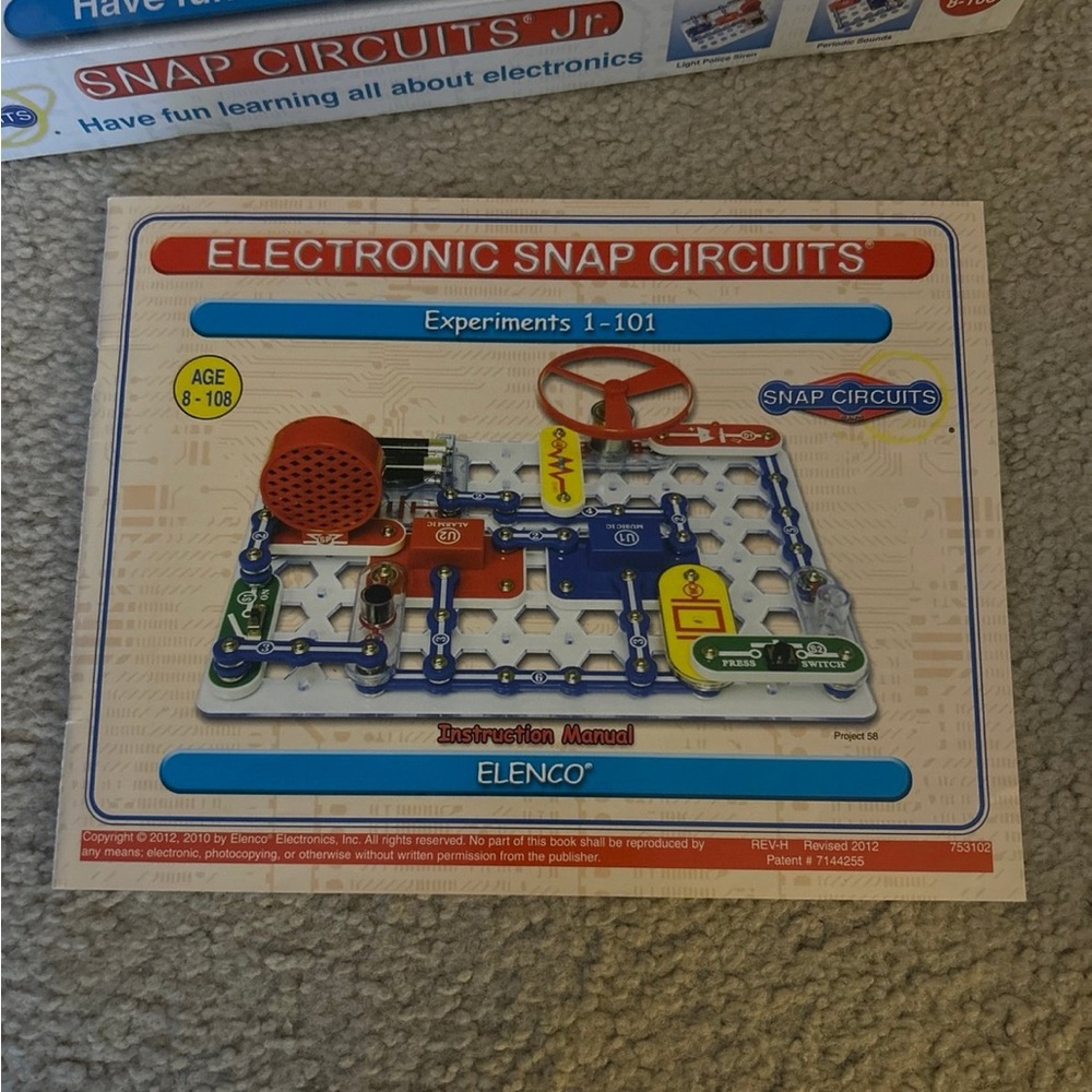 Snap Circuits Jr. Electronics Kit - Picture 3 of 4